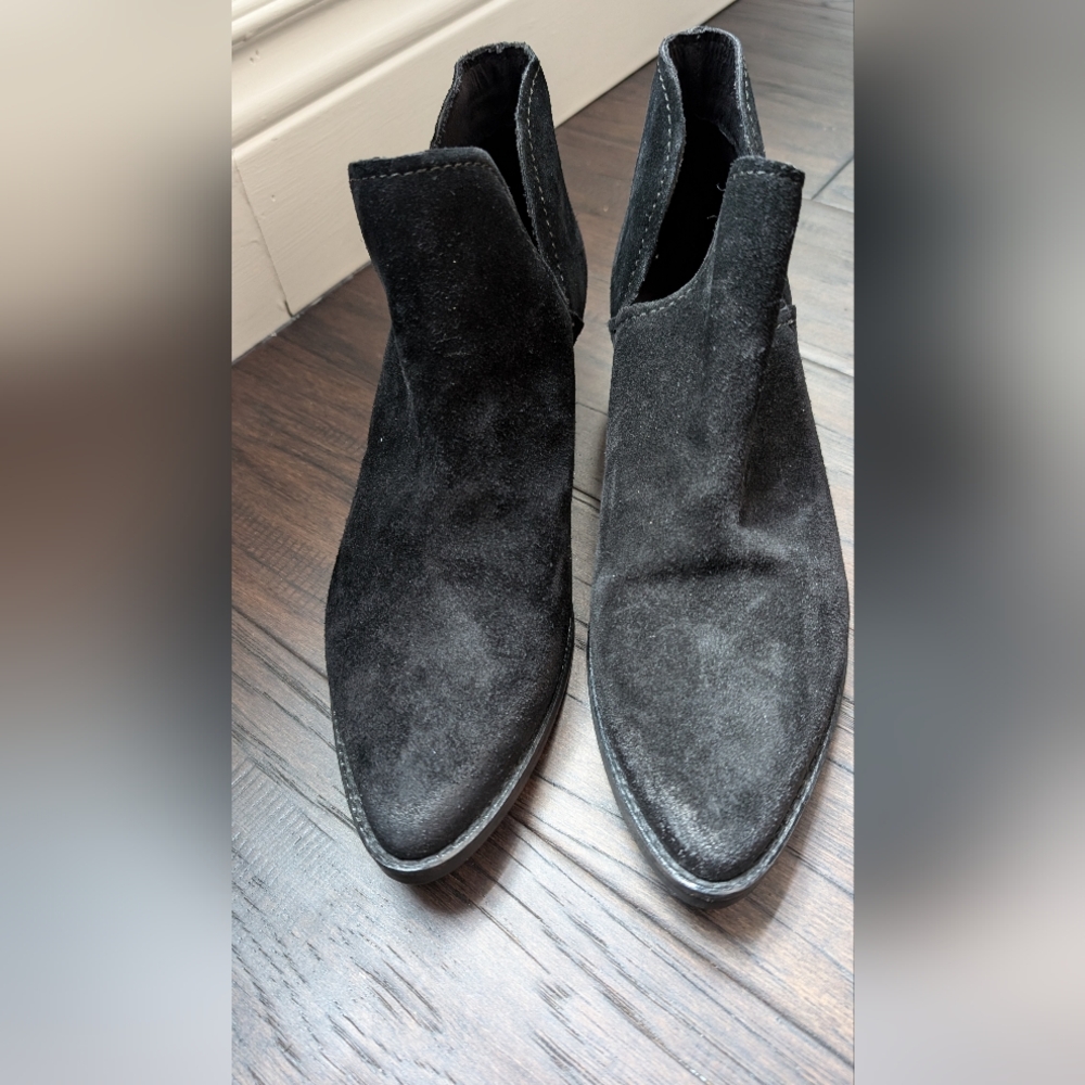 9.5 Steve Madden Suede Booties